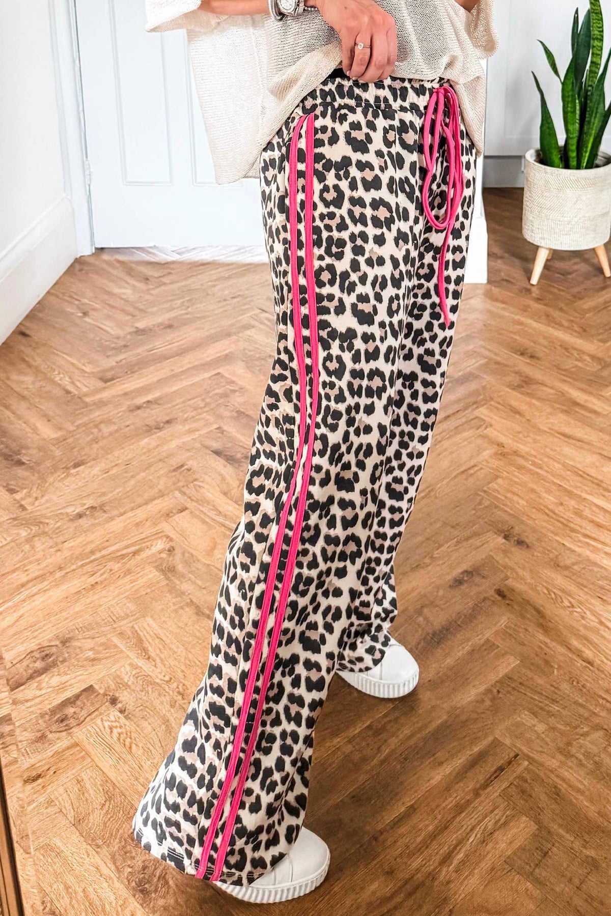 Ready to Ship: Contrast Detail Tie Waist Leopard Print Casual Pants
