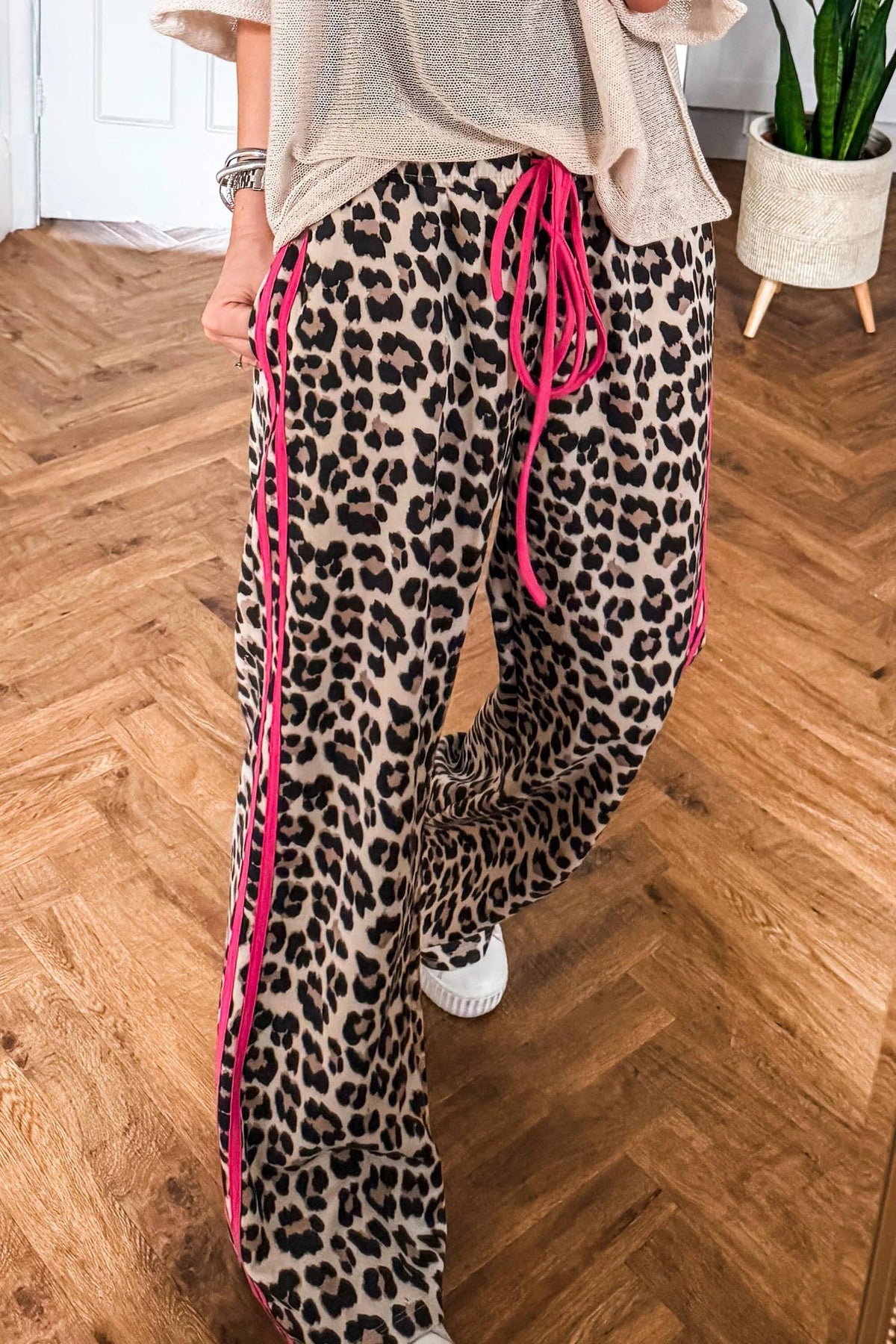 Ready to Ship: Contrast Detail Tie Waist Leopard Print Casual Pants